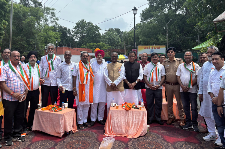 Satyapal Jain hoisted the National Flag at Shastri Market, Sector 22 Chandigarh